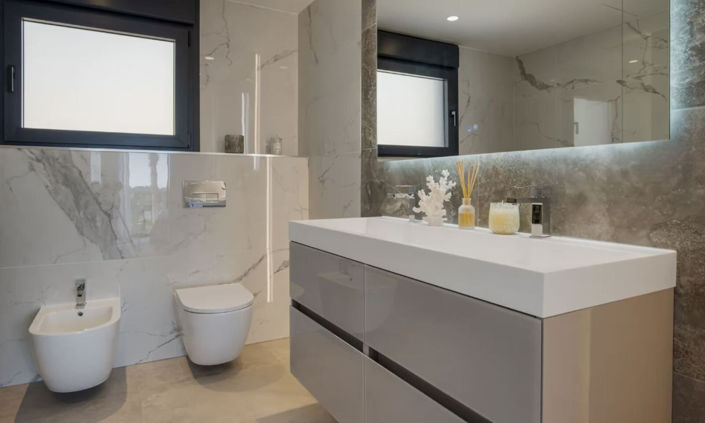 Image No.45-5 Bed Property for sale