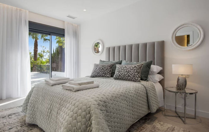 Image No.48-5 Bed Property for sale