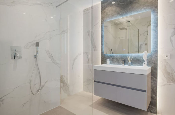 Image No.50-5 Bed Property for sale