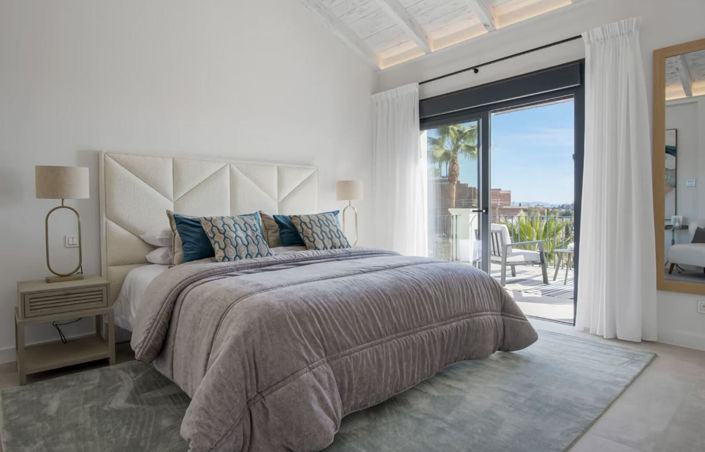 Image No.56-5 Bed Property for sale