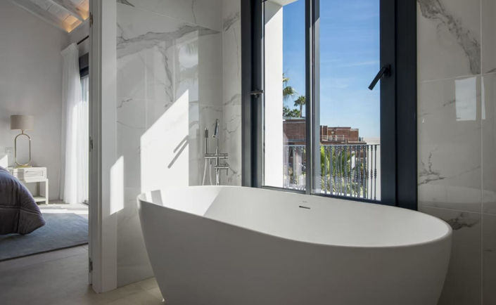 Image No.7-5 Bed Property for sale