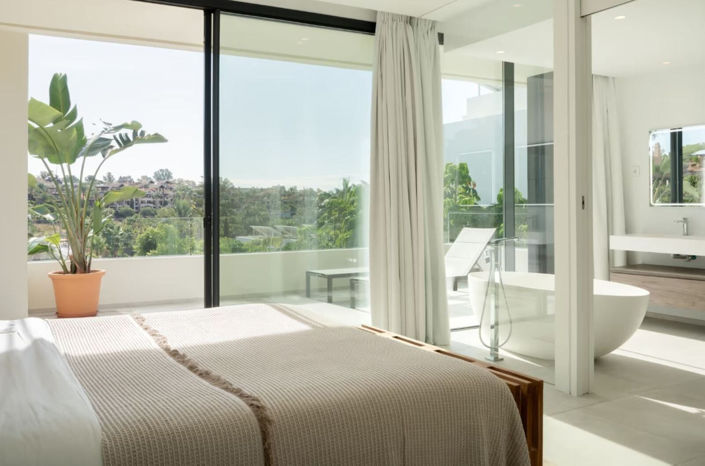 Image No.10-4 Bed Property for sale