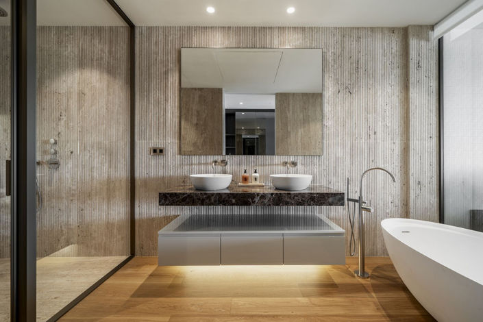 Image No.17-5 Bed Property for sale