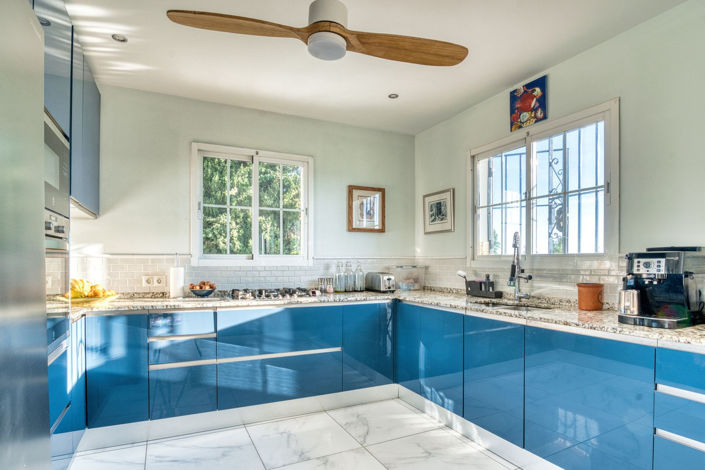 Image No.12-5 Bed Property for sale