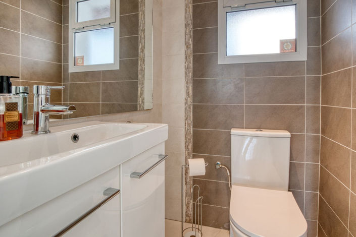 Image No.26-5 Bed Property for sale