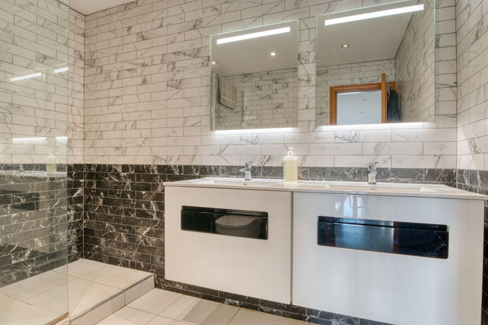 Image No.32-5 Bed Property for sale