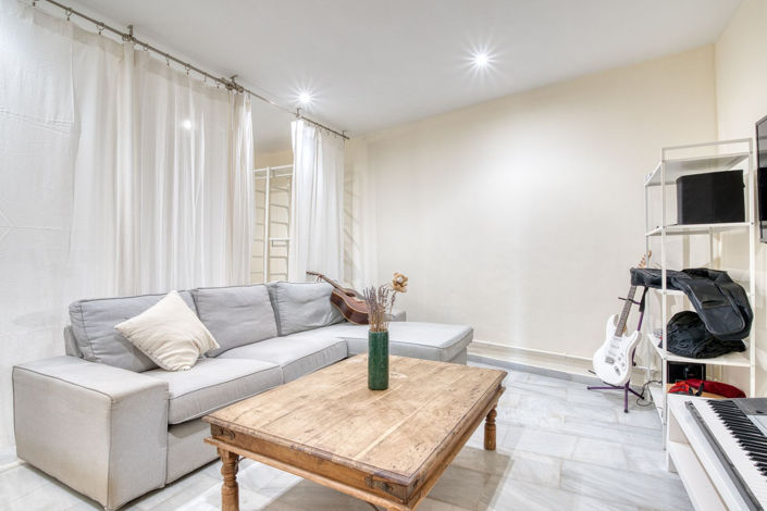 Image No.34-5 Bed Property for sale