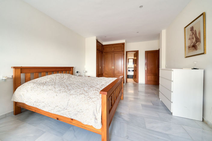 Image No.38-5 Bed Property for sale