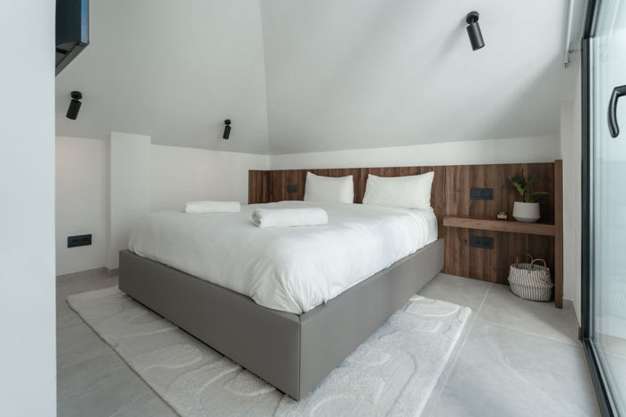 Image No.15-3 Bed Property for sale