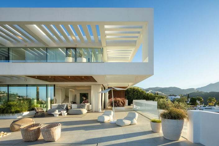 Image No.1-6 Bed Property for sale