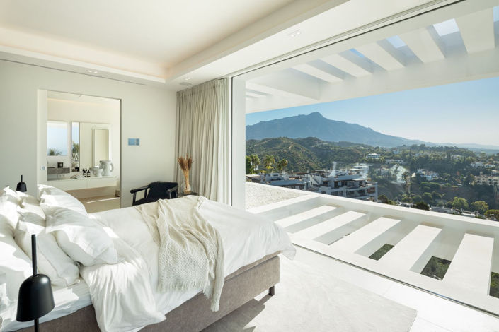 Image No.13-6 Bed Property for sale