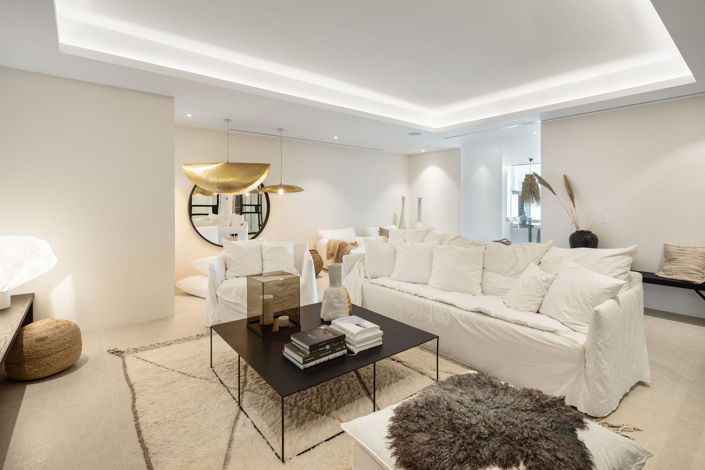 Image No.24-6 Bed Property for sale