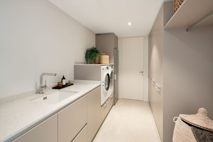 Image No.27-6 Bed Property for sale