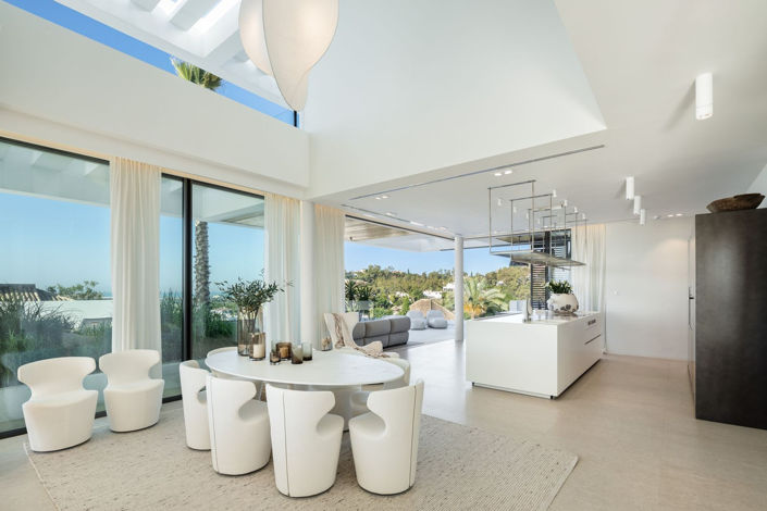 Image No.8-6 Bed Property for sale