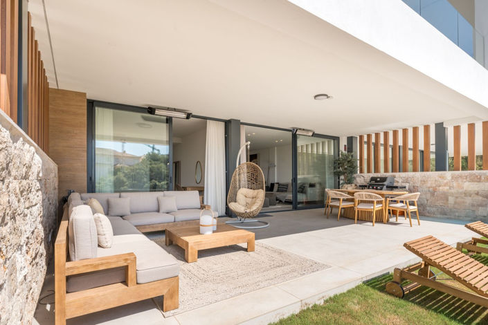 Image No.10-3 Bed Property for sale