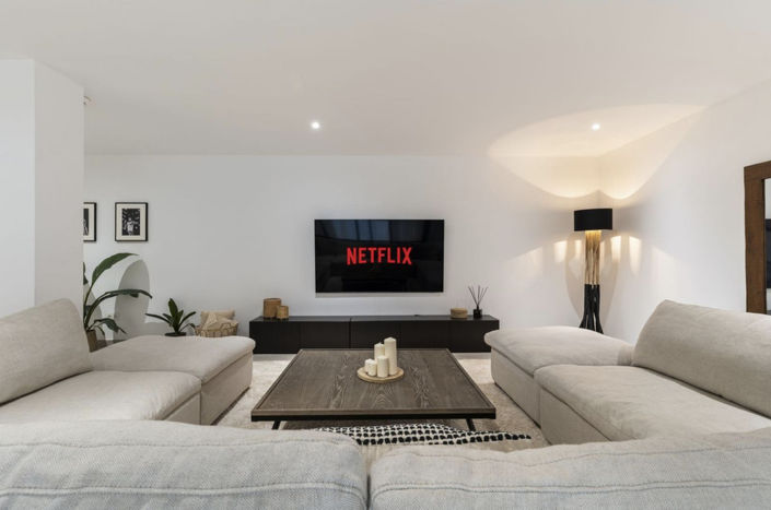 Image No.8-6 Bed Property for sale