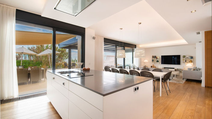 Image No.10-6 Bed Property for sale