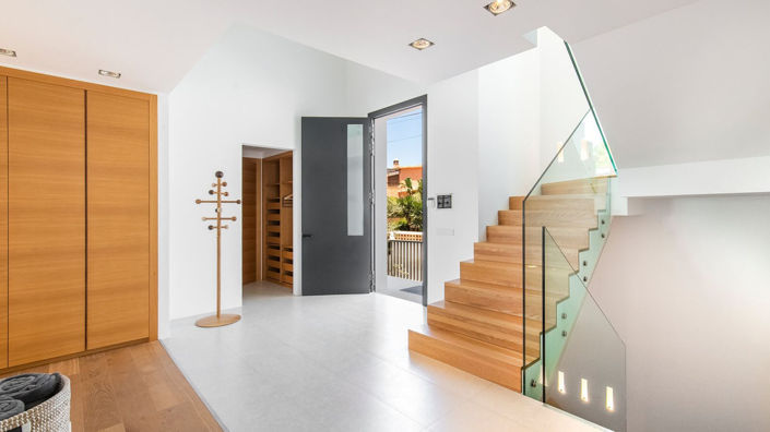 Image No.13-6 Bed Property for sale