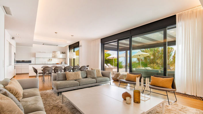 Image No.5-6 Bed Property for sale