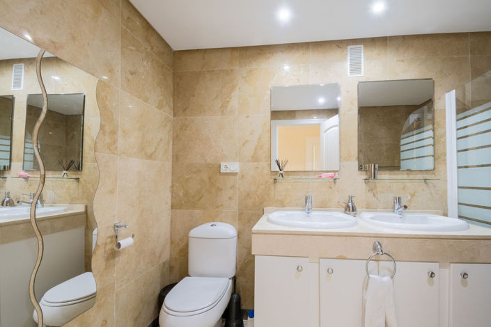 Image No.18-2 Bed Property for sale