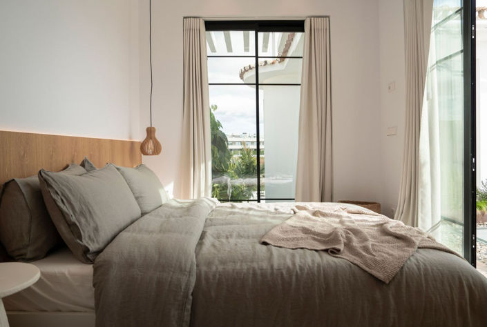 Image No.9-5 Bed Property for sale