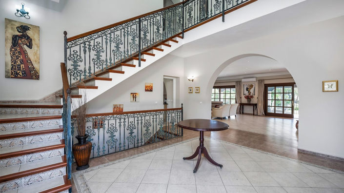 Image No.13-9 Bed Property for sale