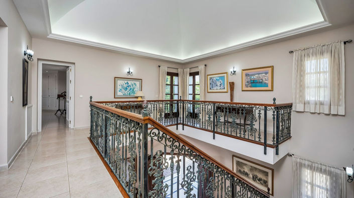 Image No.22-9 Bed Property for sale