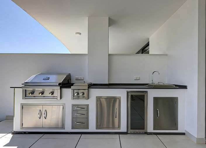 Image No.10-3 Bed Property for sale