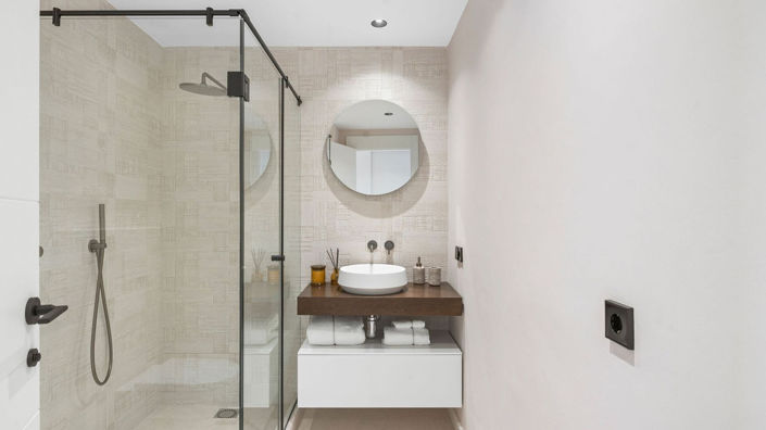 Image No.12-3 Bed Property for sale