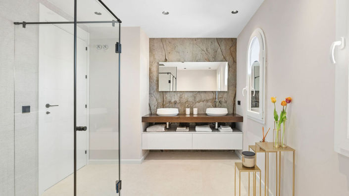 Image No.14-3 Bed Property for sale