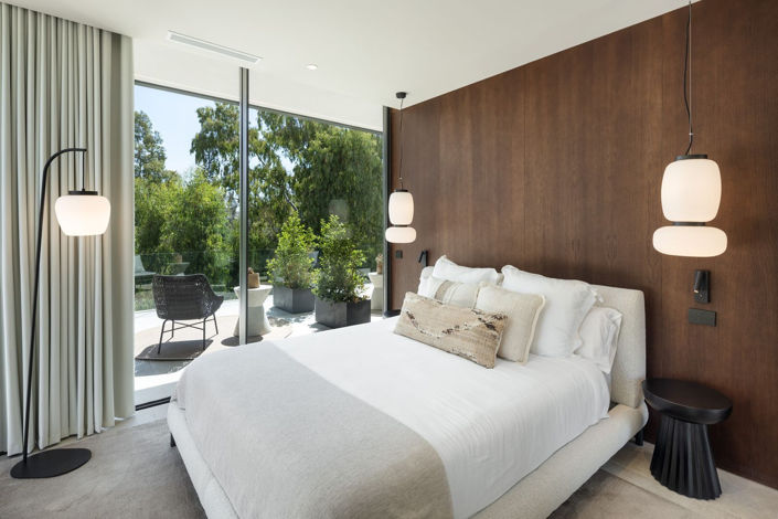 Image No.20-6 Bed Property for sale