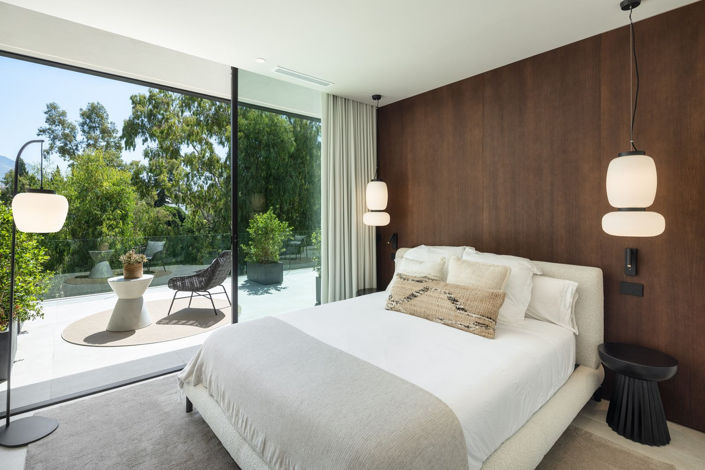 Image No.21-6 Bed Property for sale