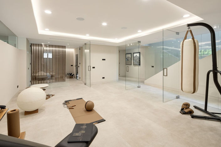 Image No.28-6 Bed Property for sale