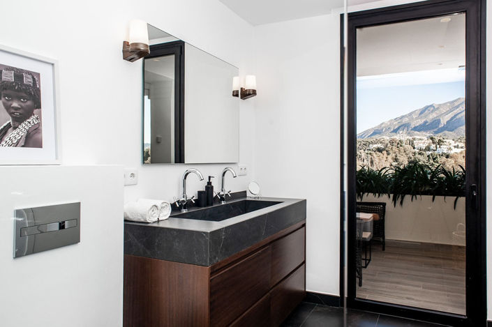 Image No.17-4 Bed Property for sale