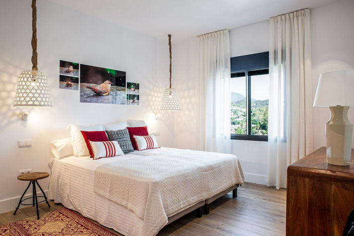 Image No.30-4 Bed Property for sale