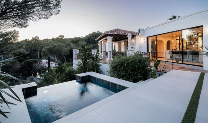 Image No.10-4 Bed Property for sale