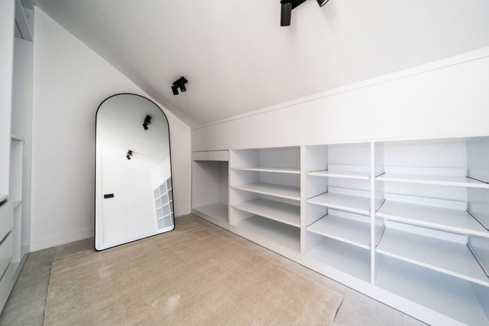 Image No.10-3 Bed Property for sale