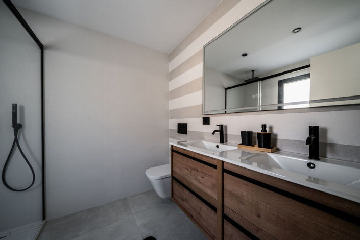 Image No.17-3 Bed Property for sale