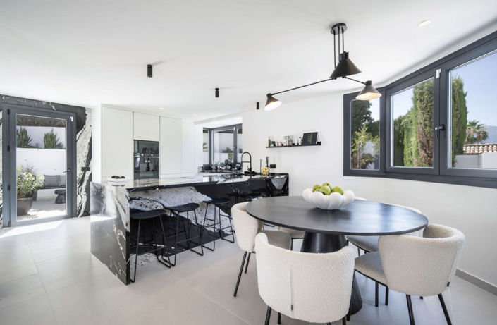 Image No.11-4 Bed Property for sale