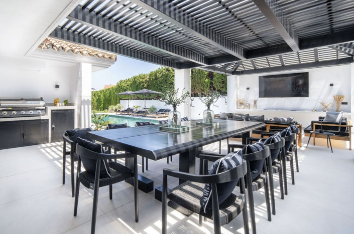 Image No.12-4 Bed Property for sale