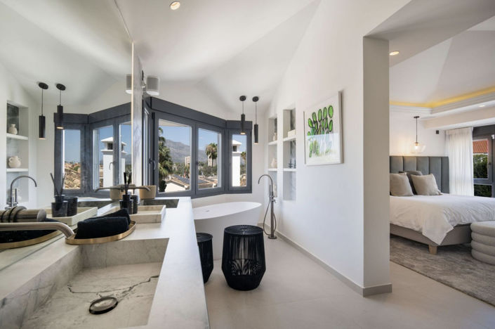 Image No.15-4 Bed Property for sale