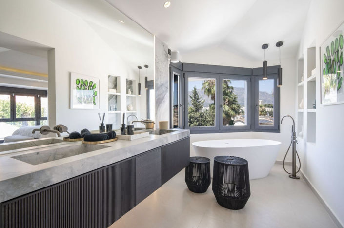 Image No.17-4 Bed Property for sale