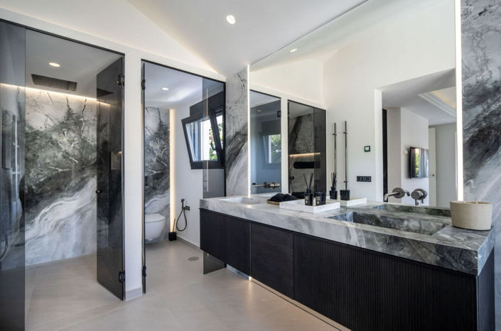 Image No.19-4 Bed Property for sale