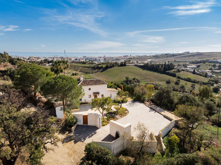 Image No.1-6 Bed Property for sale