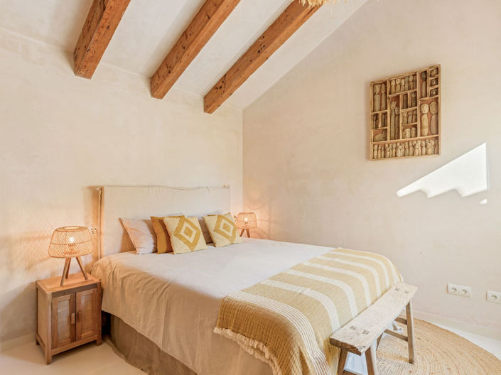 Image No.16-6 Bed Property for sale