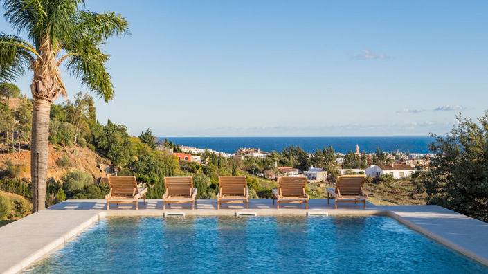 Image No.2-6 Bed Property for sale