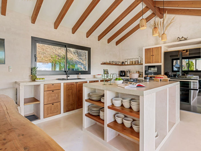 Image No.28-6 Bed Property for sale