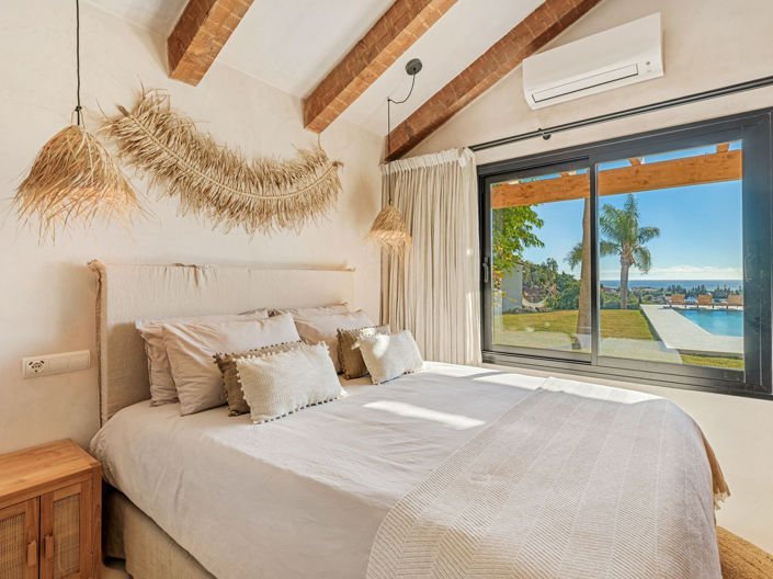 Image No.43-6 Bed Property for sale