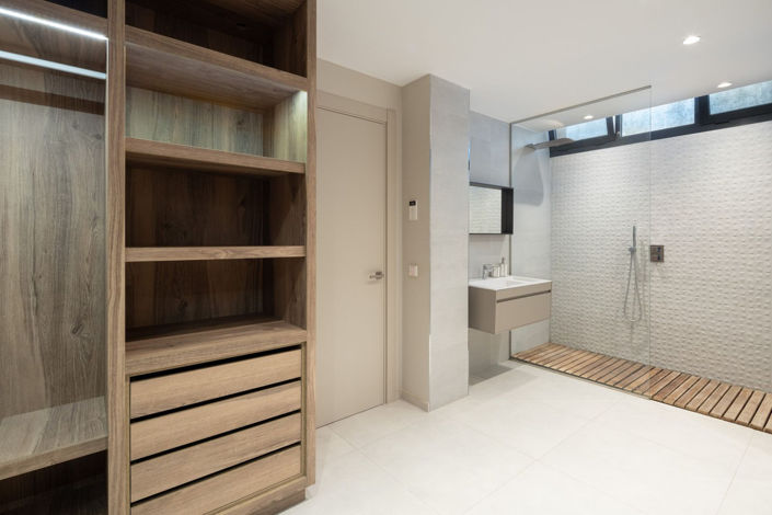 Image No.11-6 Bed Property for sale