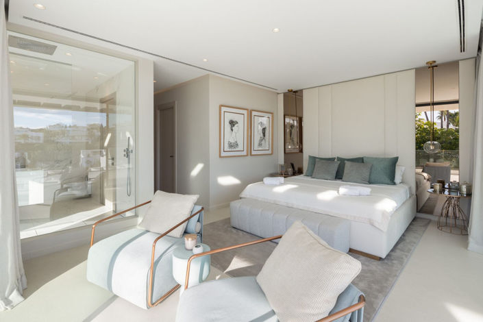 Image No.8-6 Bed Property for sale